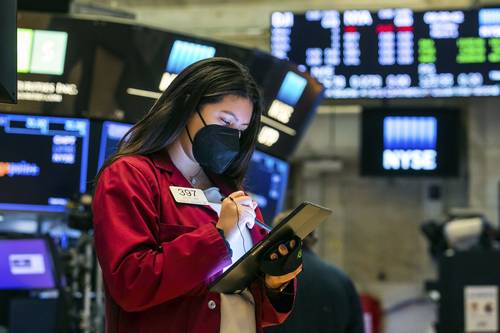 Wall Street cerró al alza, con el Standard & Poor’s 500 en su mejor día desde junio. El Dow Jones subió 1.95 por ciento para terminar en 31 mil 535.51 puntos. “Es una señal positiva, al menos a corto plazo, de que la reciente debilidad se ha disipado”, afirmó un analista.