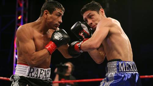 En marzo de 2008, Rafael Márquez e Israel Vázquez se enfrentaron por tercera vez en un año. Fue una serie sangrienta, recordada entre lo mejor del boxeo mexicano.