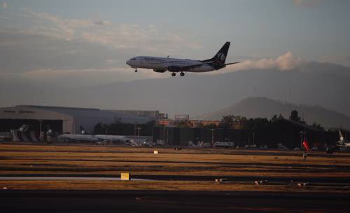 Sólo una aerolínea mexicana, Aeroméxico, aumentó el número de pasajeros transportados en enero.