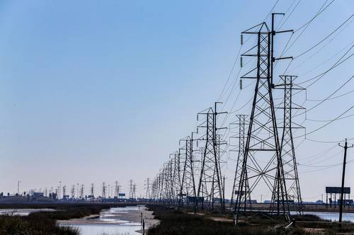 La tormenta invernal que azotó a Texas a mediados de febrero provocó que la red eléctrica estuviera al borde del colapso. Es irónico: el territorio con la mayor producción de electricidad de Estados Unidos estuvo a muy poco de quedarse sin energía.