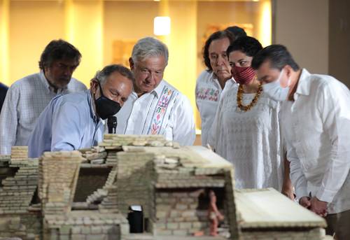 El presidente Andrés Manuel López Obrador encabezó la inauguración del pabellón de la Reina Roja en el Museo de sitio de Palenque.