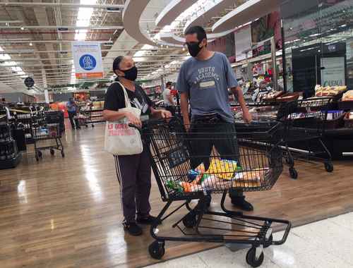 La ventas de los socios de la Antad son un termómetro del consumo de las familias.