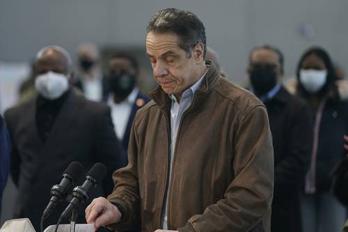 El gobernador de Nueva York, Andrew Cuomo, sumó una nueva acusación de acoso sexual, ahora de una de sus empleadas.