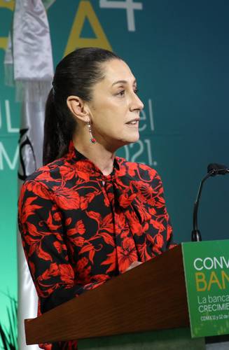 Claudia Sheinbaum dijo que coincide con la política de apoyar la economía desde abajo.