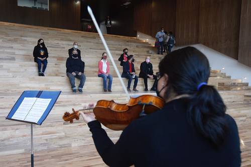 Muestra musical en las instalaciones del inmueble.