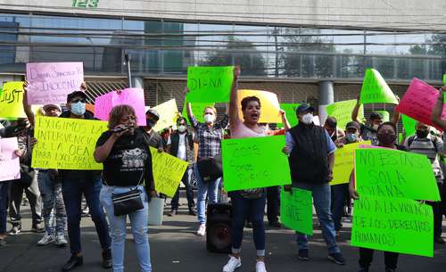 Más de siete horas duró la protesta de familiares y comerciantes informales de la organización de Diana Sánchez Barrios frente al Tribunal Superior de Justicia.