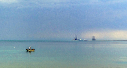 Desde que los barcos grandes y plataformas llegaron vivimos con el miedo de ya no poder navegar en nuestro mar.  Romana G. Ehuan