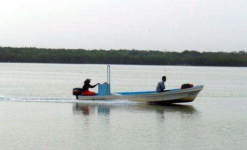 Pescadores en río Soto la Marina. Yessil Varinka Saenz Aguilar