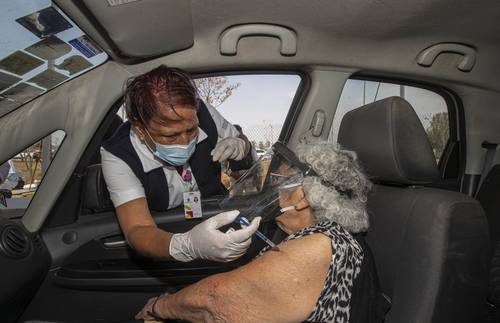 Ayer comenzó la campaña de inoculación en Ciudad Neza, que incluye un centro de modalidad vehicular.