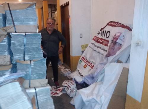 Militantes de Morena halla-ron en una bodega del partido, en Hidalgo, propaganda del proceso electoral de octubre de 2020.