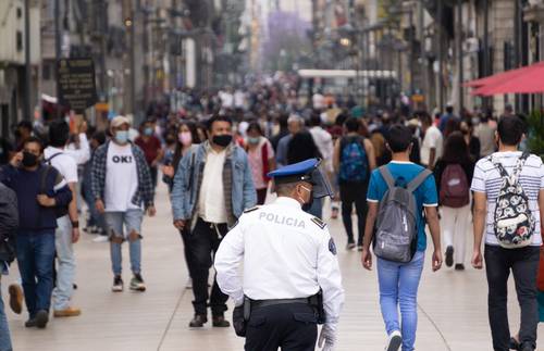 A pesar de que continúa la contingencia sanitaria por coronavirus, a muchos capitalinos los tiene sin cuidado y salen a esa popular zona a comprar o darse una vuelta.