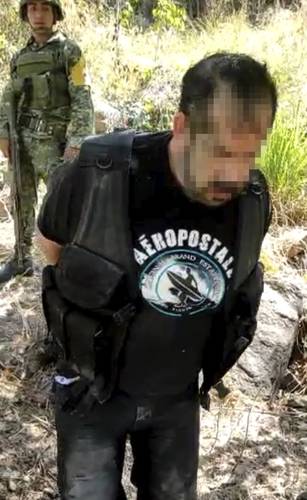 Elementos del Ejército aprehendieron a Érik del Toro López, alias El M3, presunto integrante y sicario del cártel Jalisco Nueva Generación.