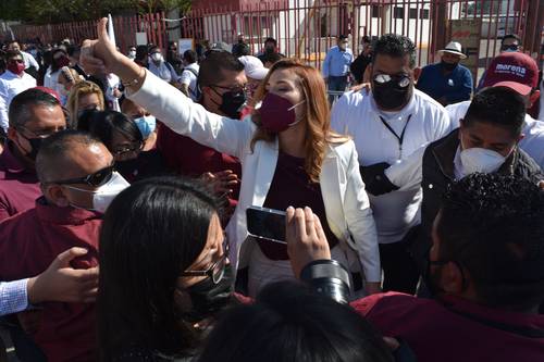 Ante más de 2 mil simpatizantes, Marina del Pilar Ávila Olmeda, alcaldesa con licencia de Mexicali, solicitó ayer su registro ante el Instituto Estatal Electoral de Baja California como candidata al gobierno del estado.