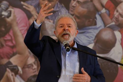  El ex presidente brasileño Luiz Inácio Lula da Silva, durante una conferencia de prensa en la sede sindical de obreros metalúrgicos en Sao Paulo, el 10 de marzo. Foto Afp