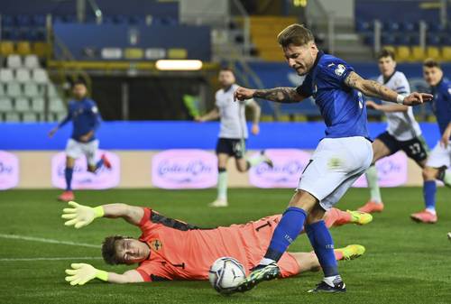 Ciro Immobile contribuyó con un gol en la victoria 2-0 de los italianos sobre Irlanda, en Parma.