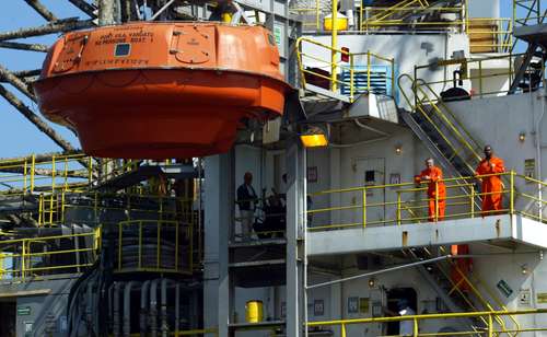 En febrero, las exportaciones de crudo de Pemex sumaron mil 576 millones de dólares. Imagen de una mandarina (bote sellado y con sistema de radar para salvaguardar las vidas de trabajadores petroleros).