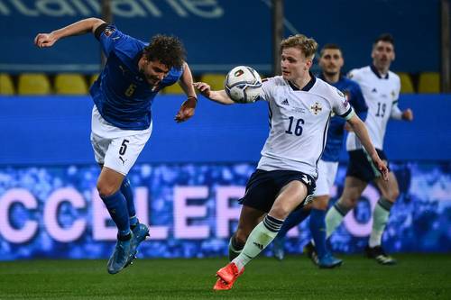 Italia mantiene paso perfecto en las eliminatorias de Eurocopa y Mundial de Qatar, ayer venció 2-0 de visita a Bulgaria.