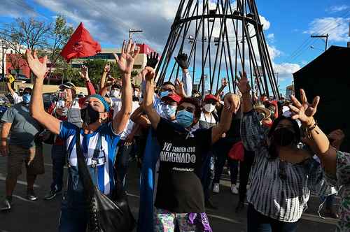 Simpatizantes de la oposición e integrantes del partido izquierdista Libertad y Refundación celebraban ayer, en Tegucigalpa, la sentencia a cadena perpetua emitida por un juez en Nueva York contra Juan Antonio Tony Hernández, hermano del presidente hondureño Juan Orlando Hernández.