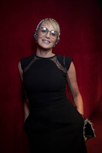 La actriz estadunidense Sharon Stone posa en París, en el último día de la edición 2018 de los Paris Arts and Movie Awards.