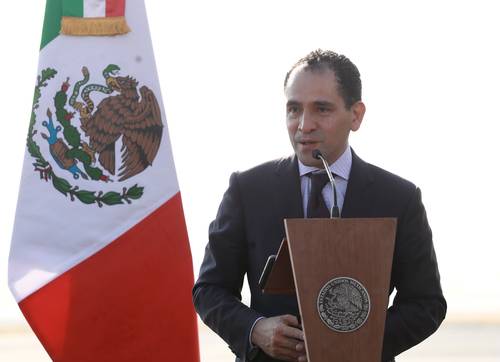  El secretario de Hacienda, Arturo Herrera, entregó ayer los Precriterios de Política Económica. Foto Luis Castillo