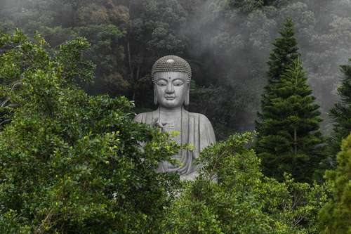 El templo de las cuevas de Chin Swee en Genting Highlands, Malasia, tiene pocos visitantes debido a las restricciones implementadas por las autoridades para evitar la propagación del Covid-19. Cientos de devotos locales y extranjeros frecuentaban el lugar, cuya principal atracción son los templos sagrados y las estatuas budistas.