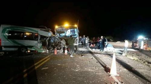 La Jornada: Chocan autobús y camioneta en Sonora; 16 muertos y 14 heridos