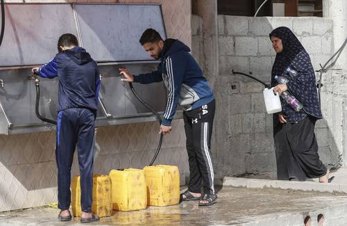 La Agencia de la ONU para los Refugiados de Palestina en Medio Oriente y la Liga Árabe se congratularon por la reanudación del respaldo financiero de EU. En la imagen, el campo de refugiados de Rafá, en el sur de la franja de Gaza.