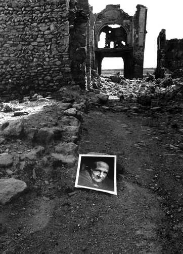 Andújar cruza el Ebro. Belchite, 1993. Foto Ricardo Vinós