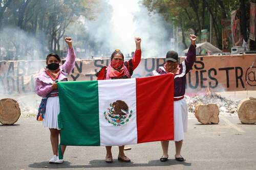 SE CUMPLEN SEIS MESES DE LA TOMA DEL INPI. Integrantes de la comunidad mazahua en la CDMX protestaron ayer para exigir que sus demandas de vivienda, salud, educación y trabajo sean atendidas.