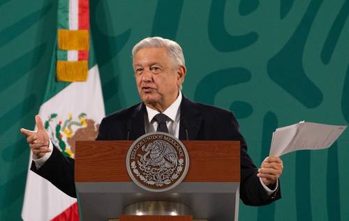 En los estados más pobres, Guerrero, Oaxaca y Chiapas, el número de apoyos sobrepasa la cifra de viviendas censadas, dijo López Obrador.