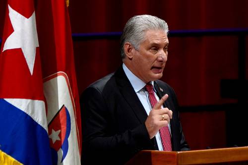 El presidente cubano y ahora primer secretario del Partido Comunista de Cuba, Miguel Díaz-Canel, durante el discurso de clausura del octavo congreso del partido, ayer en La Habana.