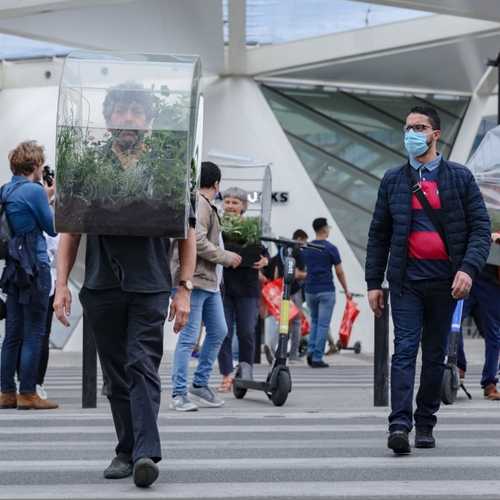  Alain Verschueren recorre Bruselas y comparte su invento. Foto del Instagram del artista