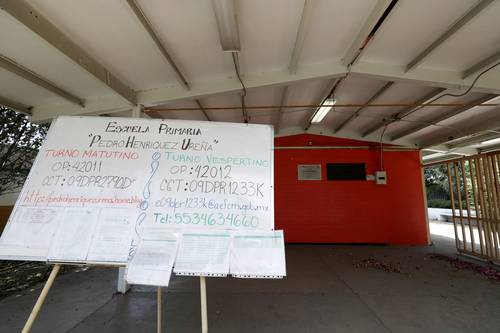 Vista del acceso a la Escuela Primaria Pedro Henríquez Ureña, ubicada en la avenida Andrés Molina Enríquez.