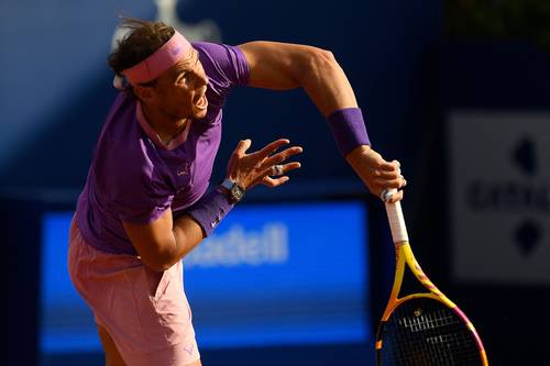 El español Rafael Nadal, número tres del tenis mundial, batalló más de dos horas para superar 3-6, 6-2 y 6-4 al bielorruso Ilya Ivashka (111), en su debut en segunda ronda del Torneo de Barcelona, donde el italiano Flavio Fognini fue expulsado por insultar a un juez de línea. En tanto, el primer raqueta del orbe, Novak Djokovic, triunfó 6-1 y 6-3 ante el surcoreano Kwon Soon-woo (85) para avanzar a cuartos del torneo de su natal Belgrado.