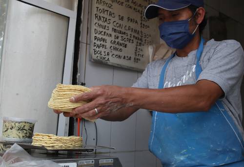 Algunos encargados de tortillerías consideran que ante el incremento en los insumos el precio del kilogramo de tortilla debería ser de 20 pesos.