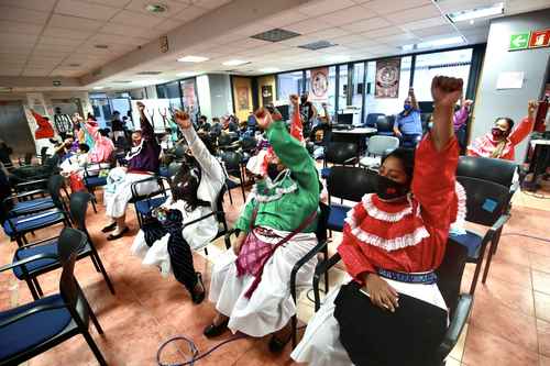 Pobladores nahuas de las regiones cholulteca y de los volcanes, en Puebla, se manifestaron la semana pasada en el Instituto Nacional de los Pueblos Indígenas, en la Ciudad de México, en rechazo a la embotelladora Bonafont en el municipio de Juan C. Bonilla.