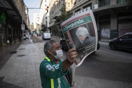 El presidente chileno, Sebastián Piñera, sufrió ayer un revés que lo obliga a autorizar el retiro de fondos de pensión ante la crisis que ha dejado la pandemia.