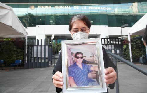 Familiares de desaparecidos instalaron un plantón para denunciar la negativa de jueces a ampararlos contra la extinción de fideicomiso de apoyo a víctimas.