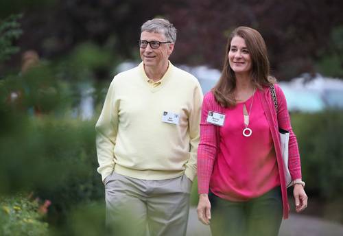 Bill Gates, el cuarto hombre más rico del mundo, y su esposa por 27 años, Melinda, tienen una fortuna estimada en 130 mil millones de dólares.