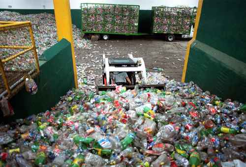 Sólo se recicla 9 por ciento de envases de plástico usados.