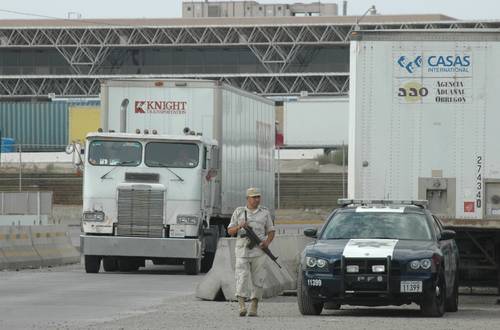 Para evitar el contrabando de combustibles las aduanas de la frontera norte quedan bajo control militar.