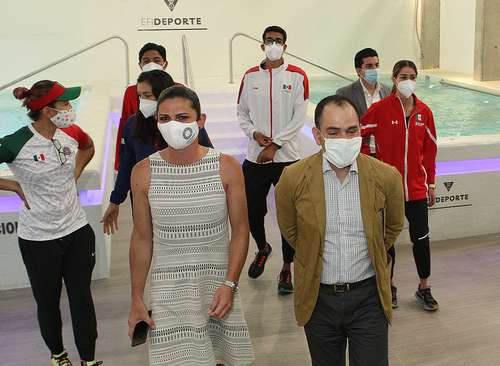 Ana Guevara, titular de la Conade, y Arturo Herrera, secretario de Hacienda, fueron acompañados por varios deportistas durante la entrega de las nuevas instalaciones.