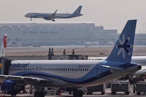 Antes de cerrar operaciones la aerolínea canceló decenas de vuelos y no ha devuelto el dinero a usuarios.