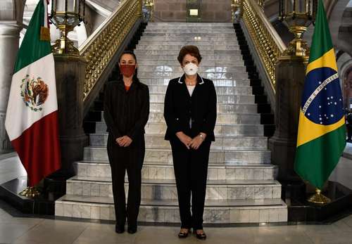 Sheinbaum entregó a Rousseff la medalla que la acredita como huésped distinguida de la ciudad.