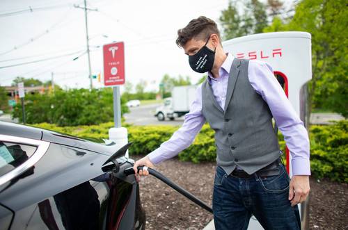 Tesla, el fabricante de autos eléctricos, retiró su apoyo a las transacciones con bitcoines.