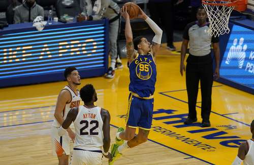 El mexicano Juan Toscano y los Warriors de Golden State llegaron a un acuerdo para una extensión de contrato por otros dos años, así lo anunció ayer en redes sociales la quinteta de California. Toscano Anderson, el tricolor con más puntos en la historia de la NBA, promedia en esta temporada 5.5 puntos por partido, 4.3 rebotes y 2.6 asistencias.