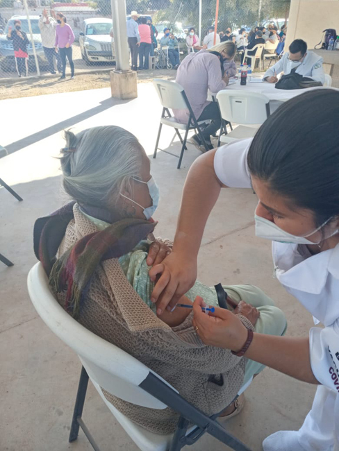 Vacunación de La Febro Clara Buitimea