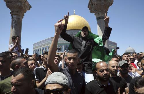 Protesta contra los ataques israelíes en la franja de Gaza luego de las oraciones del viernes en la Explanada de las Mezquitas en la ciudad vieja de Jerusalén.