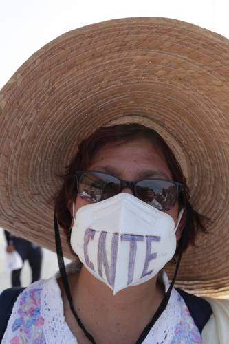 La CNTE concluyó ayer su 14 Congreso Nacional Ordinario, realizado en Chiapas; en la imagen, participante en una marcha de marzo pasado en la Ciudad de México.