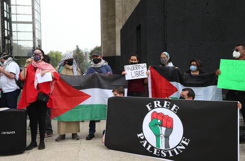 Manifestantes reunidos en el Monumento a la Revolución se solidarizaron con el pueblo palestino ante las agresiones cometidas por Israel.